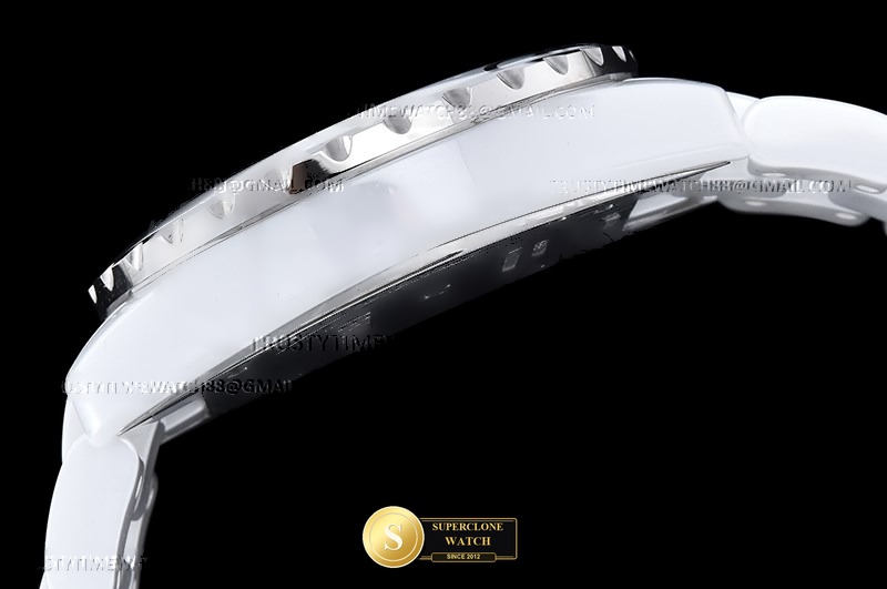 Chanel Ref. CHA025C HT - On-Wrist Presence & Case Thickness View (Photo 15 of 22)