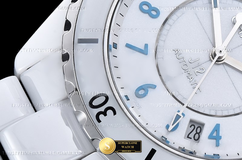 Chanel Ref. CHA025E HT - On-Wrist Presence & Case Thickness View (Photo 7 of 23)