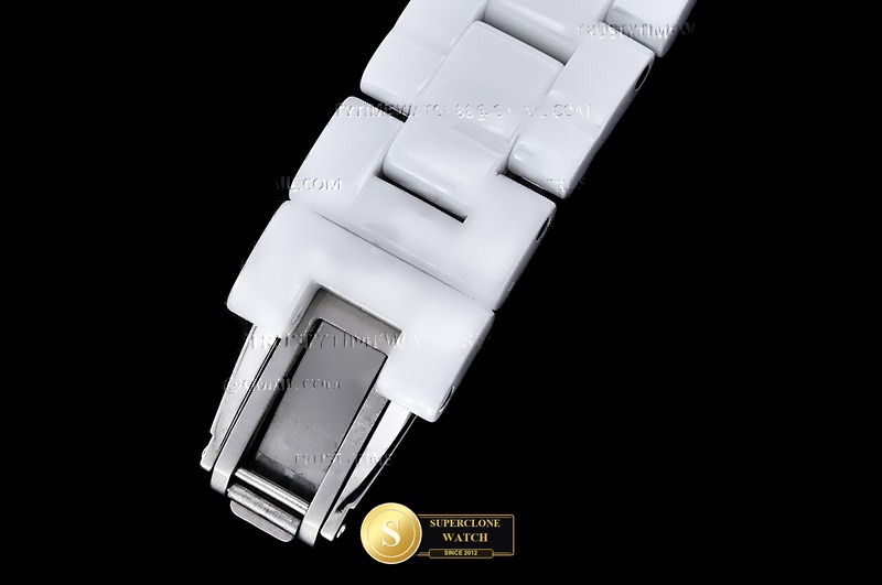 Chanel Ref. CHA025E HT - On-Wrist Presence & Case Thickness View (Photo 13 of 23)