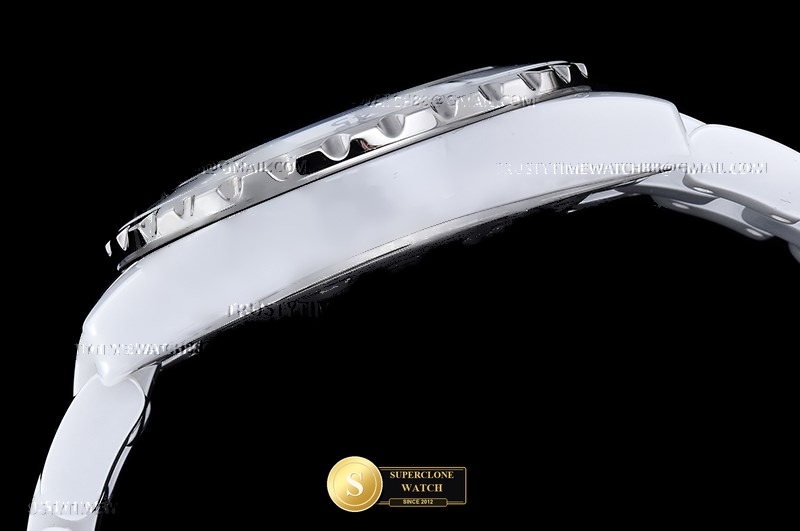 Chanel Ref. CHA025E HT - On-Wrist Presence & Case Thickness View (Photo 17 of 23)