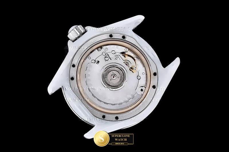 Chanel Ref. CHA025E HT - On-Wrist Presence & Case Thickness View (Photo 21 of 23)