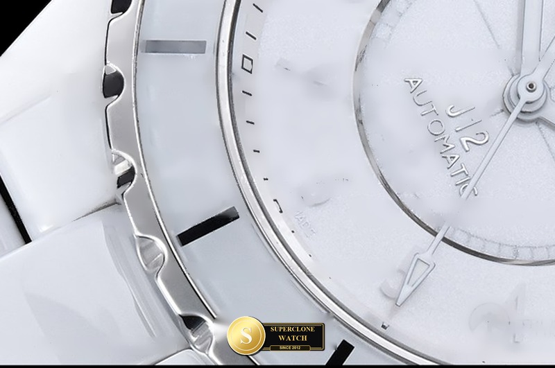 Chanel Ref. CHA025F HT - On-Wrist Presence & Case Thickness View (Photo 7 of 23)