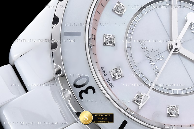 Chanel Ref. CHA025G HT - On-Wrist Presence & Case Thickness View (Photo 7 of 23)