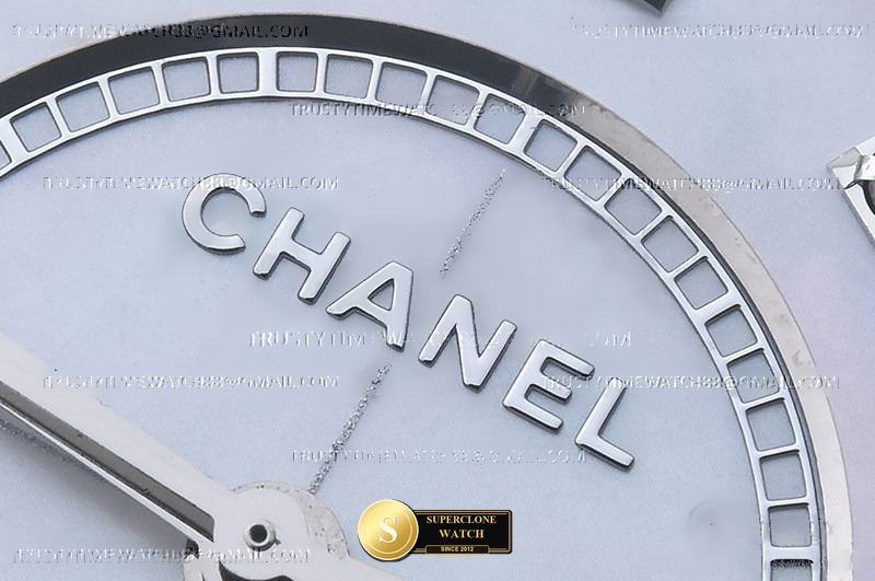 Chanel Ref. CHA025G HT - On-Wrist Presence & Case Thickness View (Photo 9 of 23)