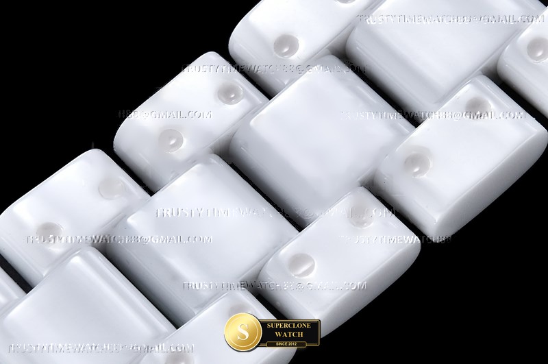 Chanel Ref. CHA025G HT - On-Wrist Presence & Case Thickness View (Photo 15 of 23)