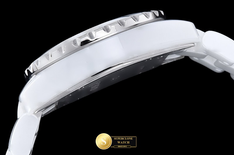 Chanel Ref. CHA027C HT - On-Wrist Presence & Case Thickness View (Photo 13 of 21)