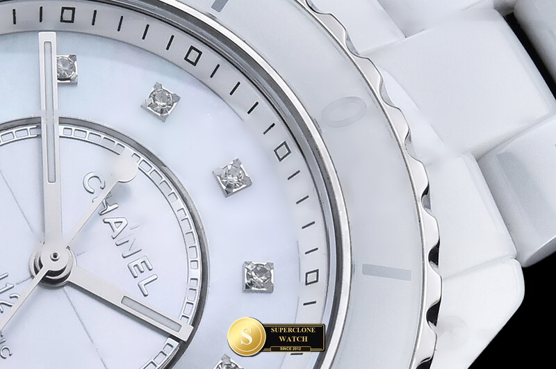 Chanel Ref. CHA028B HT - On-Wrist Presence & Case Thickness View (Photo 7 of 22)