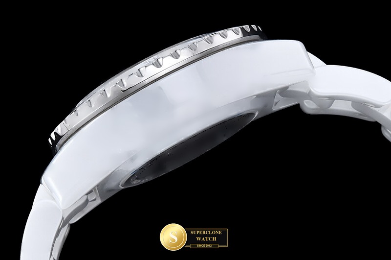 Chanel Ref. CHA028B HT - On-Wrist Presence & Case Thickness View (Photo 13 of 22)
