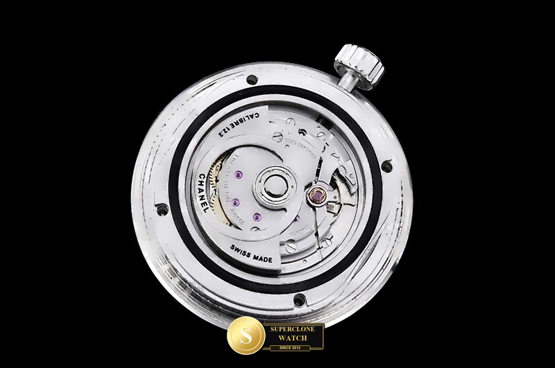 Chanel Ref. CHA028B HT - On-Wrist Presence & Case Thickness View (Photo 15 of 22)