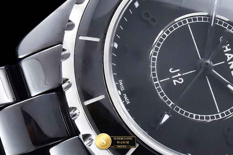 Chanel Ref. CHA028C HT - On-Wrist Presence & Case Thickness View (Photo 7 of 20)