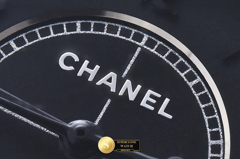 Chanel Ref. CHA028C HT - On-Wrist Presence & Case Thickness View (Photo 9 of 20)