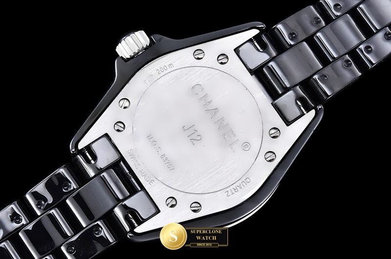 Chanel Ref. CHA028C HT - On-Wrist Presence & Case Thickness View (Photo 17 of 20)