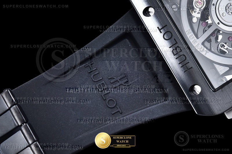 Hublot Ref. HUB0468A BBF - On-Wrist Presence & Case Thickness View (Photo 13 of 26)