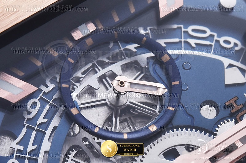 Hublot Ref. HUB0470B BBF - On-Wrist Presence & Case Thickness View (Photo 9 of 24)