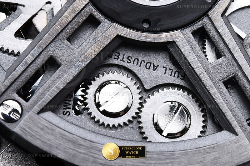 Hublot Ref. HUB0473C HBB - On-Wrist Presence & Case Thickness View (Photo 25 of 26)