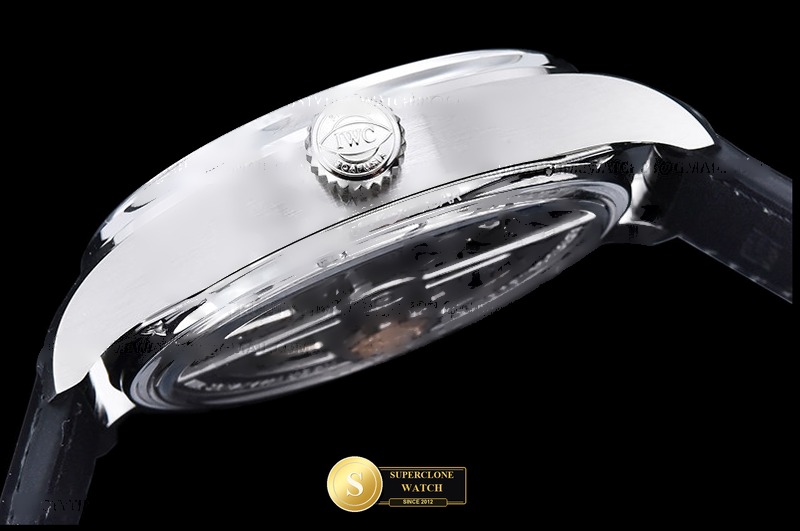 IWC Schaffhausen Ref. IWC0559B APSF - On-Wrist Presence & Case Thickness View (Photo 15 of 28)