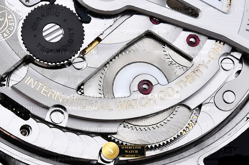 IWC Schaffhausen Ref. IWC0559C APSF - On-Wrist Presence & Case Thickness View (Photo 25 of 28)