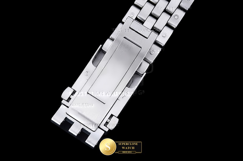 IWC Schaffhausen Ref. IW388102 APSF - On-Wrist Presence & Case Thickness View (Photo 15 of 30)