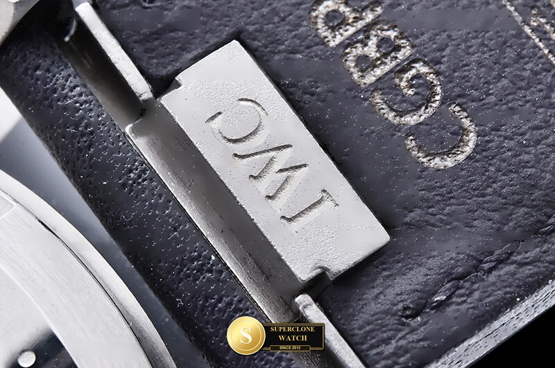 IWC Schaffhausen Ref. IW388101 OCTA - Crown Guard & Dial Lume Verification (Photo 16 of 31)