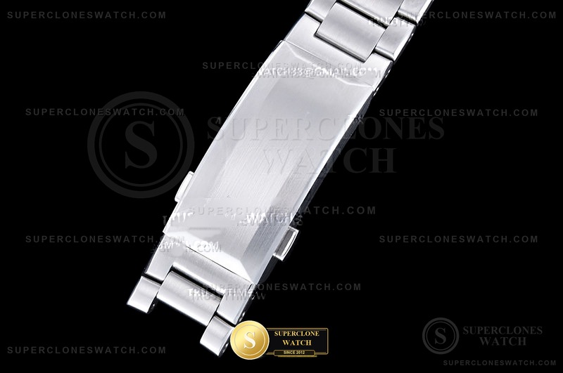 Omega Ref. OMG0851 VSF - On-Wrist Presence & Case Thickness View (Photo 15 of 31)