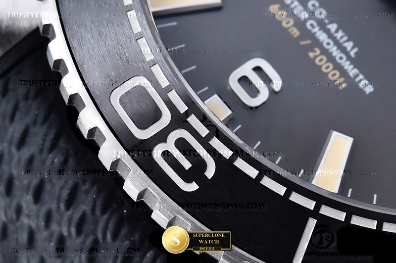 Omega Ref. OMG0860 VSF - On-Wrist Presence & Case Thickness View (Photo 13 of 29)
