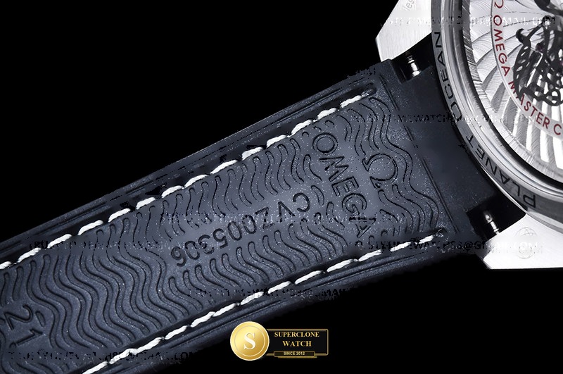 Omega Ref. OMG0860 VSF - On-Wrist Presence & Case Thickness View (Photo 19 of 29)