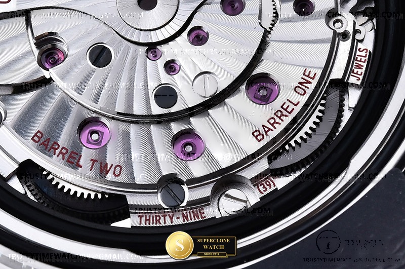 Omega Ref. OMG0860 VSF - On-Wrist Presence & Case Thickness View (Photo 25 of 29)