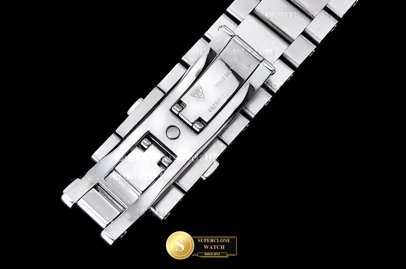 Omega Ref. OMG0885 VSF - On-Wrist Presence & Case Thickness View (Photo 15 of 29)