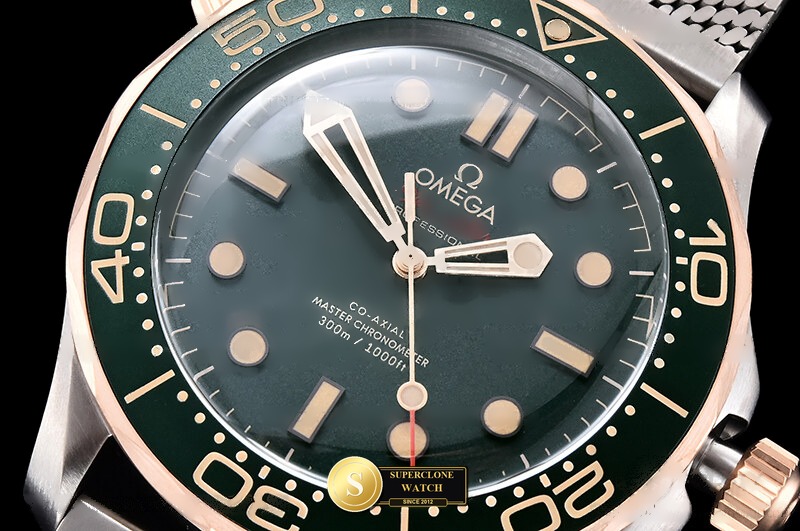 Omega Ref. OMG0890 VSF - Lug-to-Lug & Rehaut Engraving View (Photo 5 of 33)
