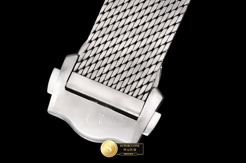 Omega Ref. OMG0890 VSF - On-Wrist Presence & Case Thickness View (Photo 13 of 33)