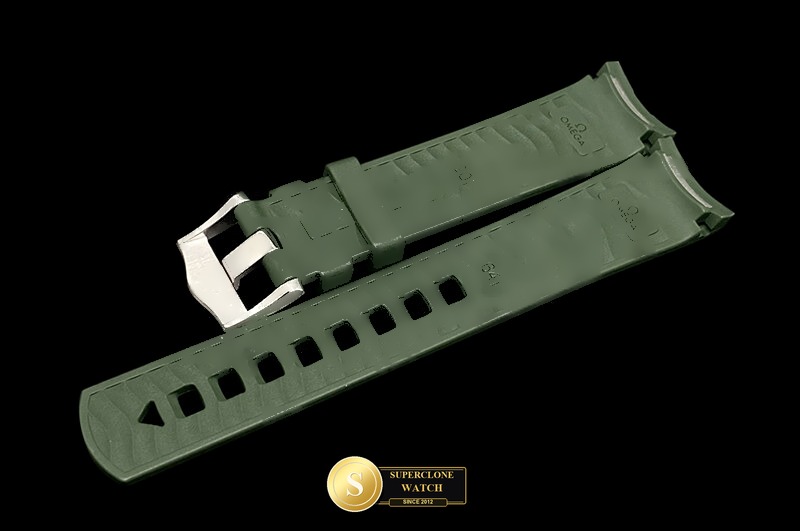 Omega Ref. OMG0890 VSF - On-Wrist Presence & Case Thickness View (Photo 33 of 33)