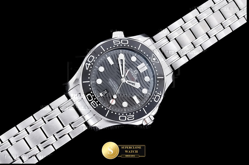 Omega Ref. OMG0894 VSF - Lug-to-Lug & Rehaut Engraving View (Photo 5 of 32)
