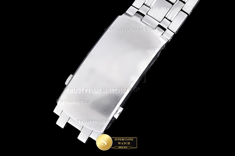 Omega Ref. OMG0894 VSF - On-Wrist Presence & Case Thickness View (Photo 13 of 32)