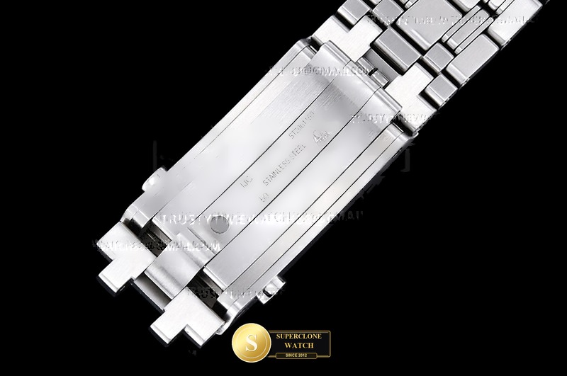 Omega Ref. OMG0894 VSF - On-Wrist Presence & Case Thickness View (Photo 15 of 32)