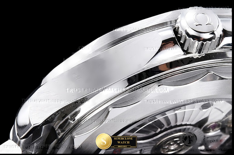 Omega Ref. OMG0894 VSF - On-Wrist Presence & Case Thickness View (Photo 19 of 32)