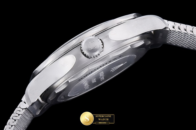 Omega Ref. OMG0903 VSF - On-Wrist Presence & Case Thickness View (Photo 19 of 33)