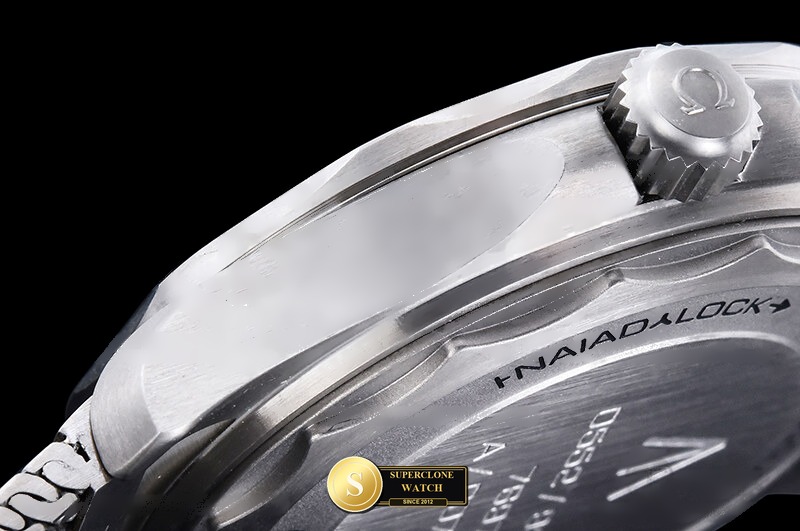 Omega Ref. OMG0903 VSF - On-Wrist Presence & Case Thickness View (Photo 21 of 33)