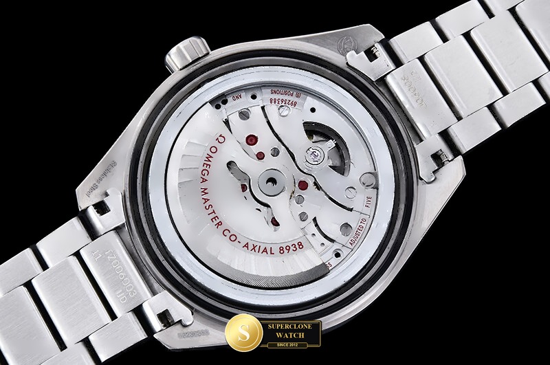 Omega Ref. OMG0904E N1F - On-Wrist Presence & Case Thickness View (Photo 19 of 28)