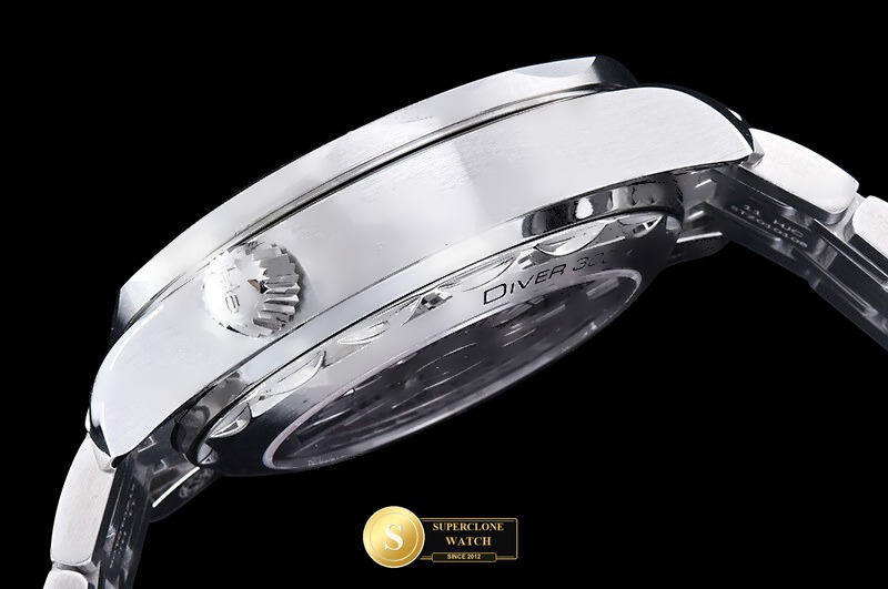 Omega Ref. OMG0905B N1F - On-Wrist Presence & Case Thickness View (Photo 19 of 32)