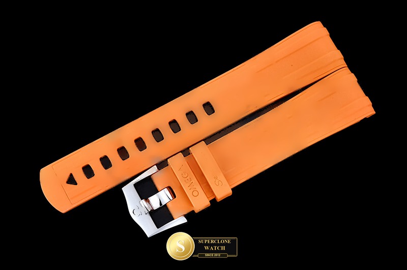 Omega Ref. OMG0913 VSF - On-Wrist Presence & Case Thickness View (Photo 31 of 32)