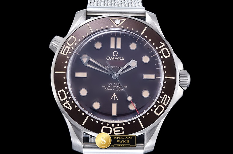 Omega Ref. OMG0907 VSF - Clasp & Solid 904L Bracelet Detail (Photo 3 of 37)