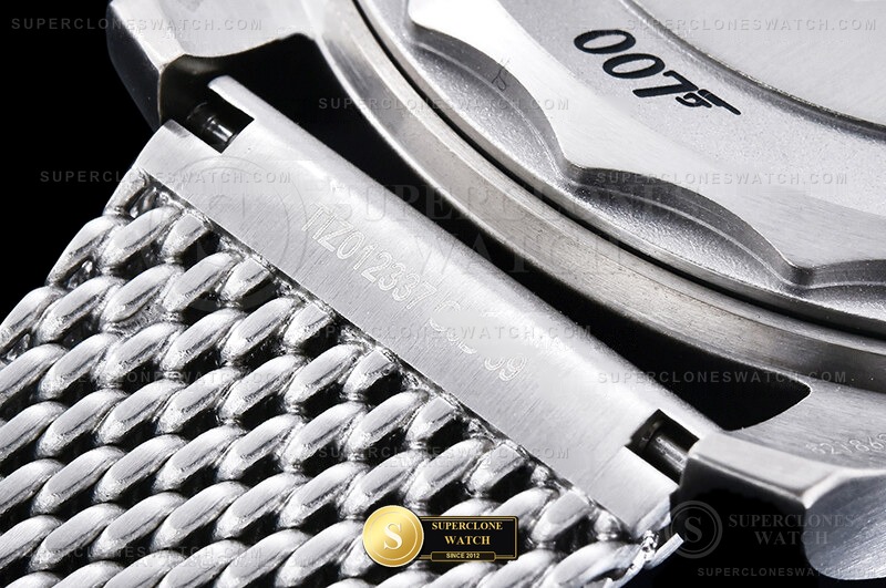 Omega Ref. OMG0907 VSF - On-Wrist Presence & Case Thickness View (Photo 19 of 37)