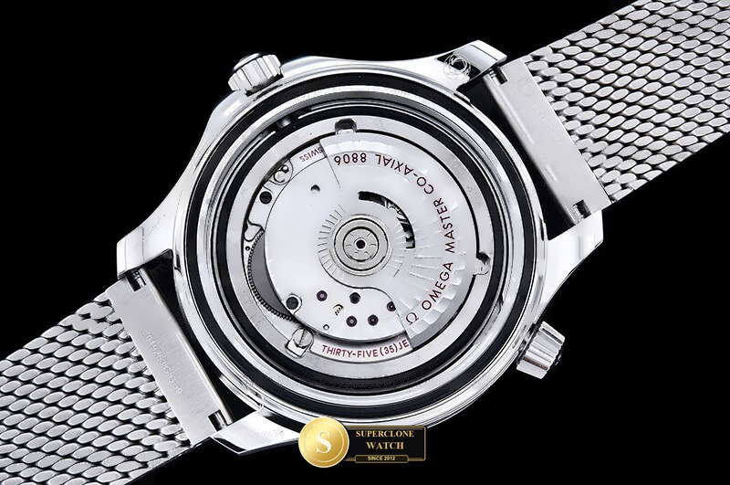 Omega Ref. OMG0916 ORF - On-Wrist Presence & Case Thickness View (Photo 25 of 37)