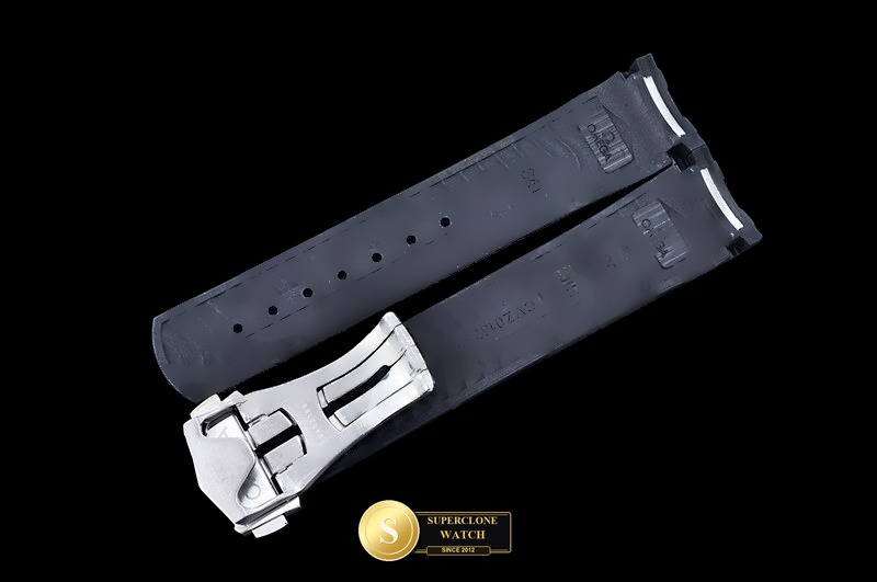 Omega Ref. OMG0916 ORF - On-Wrist Presence & Case Thickness View (Photo 33 of 37)