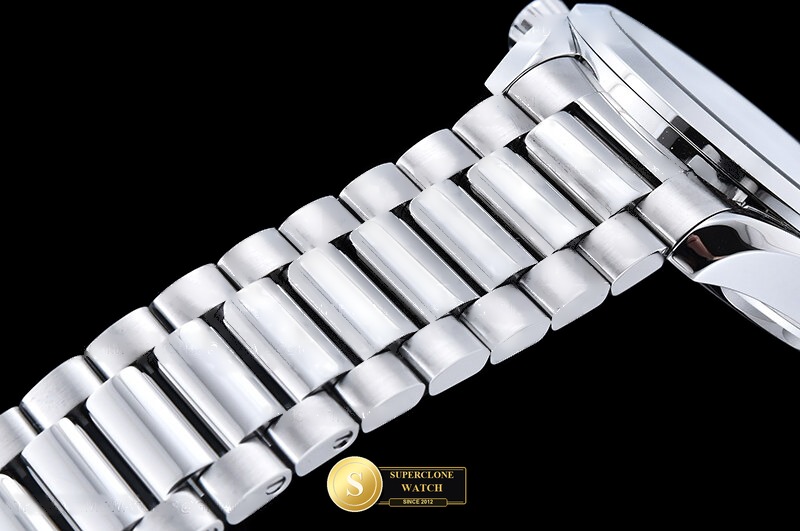 Omega Ref. OMG0918B VSF - On-Wrist Presence & Case Thickness View (Photo 19 of 29)