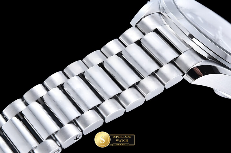 Omega Ref. OMGACC022A ORF - On-Wrist Presence & Case Thickness View (Photo 13 of 24)
