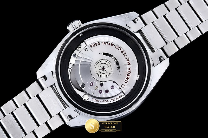 Omega Ref. OMGACC022A ORF - On-Wrist Presence & Case Thickness View (Photo 15 of 24)