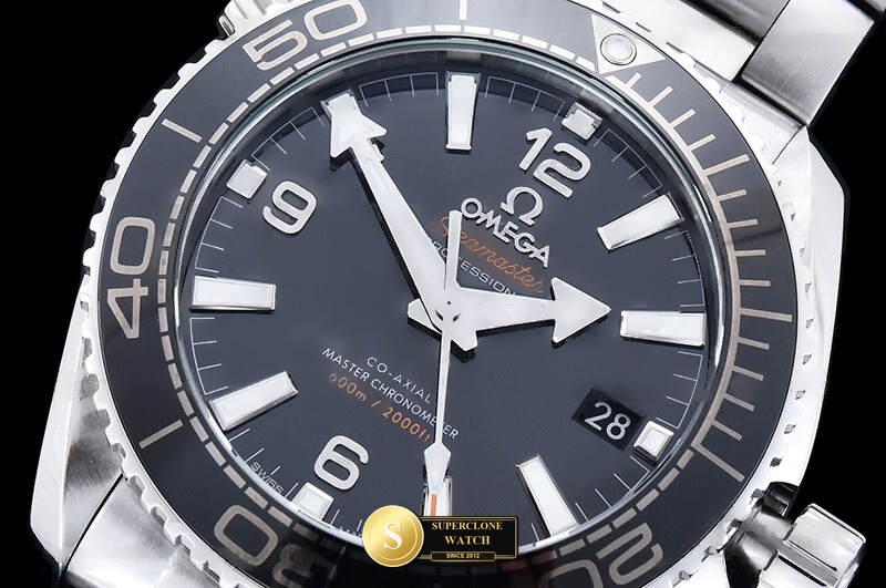 Omega Ref. OMG0922 VSF - Lug-to-Lug & Rehaut Engraving View (Photo 5 of 29)