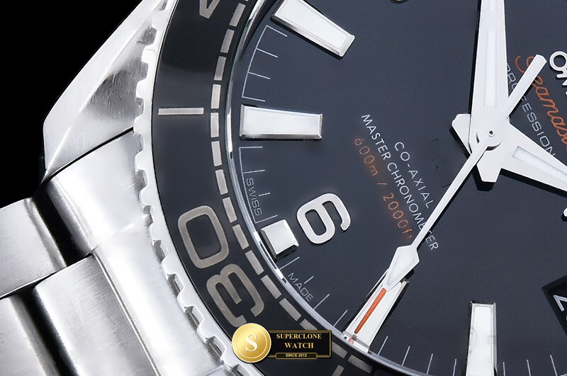 Omega Ref. OMG0922 VSF - On-Wrist Presence & Case Thickness View (Photo 7 of 29)