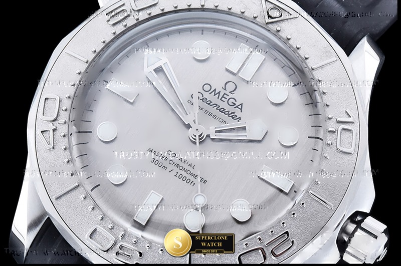 Omega Ref. OMG0924B ORF - Lug-to-Lug & Rehaut Engraving View (Photo 5 of 32)